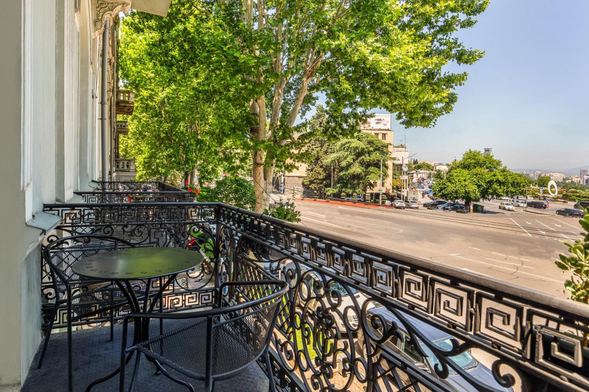 Hotel Bella Casa Tbilisi Bagian luar foto